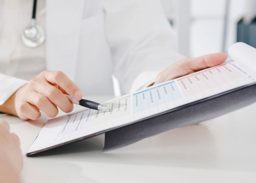 01young-asia-female-doctor-white-medical-uniform-using-clipboard-is-delivering-great-news-talk-discuss-results